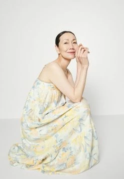 Abercrombie & Fitch CHASE TIERED - Maxi Dress - White -Abercrombie & Fitch Shop e2bf991f17994e6cb029265438fd0222