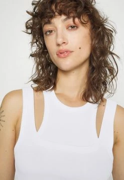 Abercrombie & Fitch Top - White 10 Abercrombie & Fitch Top - White -Abercrombie & Fitch Shop e2cf145d5e6d41209cbde688d56d1d0b