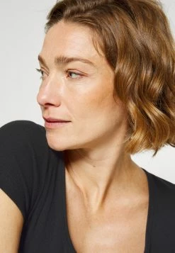 Abercrombie & Fitch ICON HENLEY 3 PACK - Basic T-shirt - Black/ White/doeskin -Abercrombie & Fitch Shop e34e700e8b064043968de39e8c68fc79