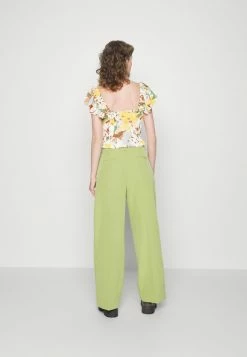 Abercrombie & Fitch Blouse - White And Pink -Abercrombie & Fitch Shop e4ad3cc3cbdc47c9be5f87cc4fa0be5f