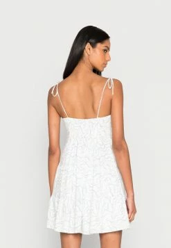 Abercrombie & Fitch TIE STRAP TRAPEZE MINI DRESS - Day Dress - Della Robbia Blue 7 Abercrombie & Fitch TIE STRAP TRAPEZE MINI DRESS - Day Dress - Della Robbia Blue -Abercrombie & Fitch Shop e6c5a86902584839abcda9a3a79d18f8