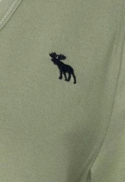 Abercrombie & Fitch 3PACK - Basic T-shirt - White/burg/green -Abercrombie & Fitch Shop ec07303284d5410bbcf8d0fb4da4a6ba