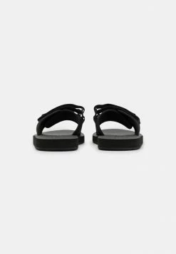 Abercrombie & Fitch GORP SLIDE - Mules - Black 8 Abercrombie & Fitch GORP SLIDE - Mules - Black -Abercrombie & Fitch Shop ec3d22d25e8a4eafb09376ce55176574