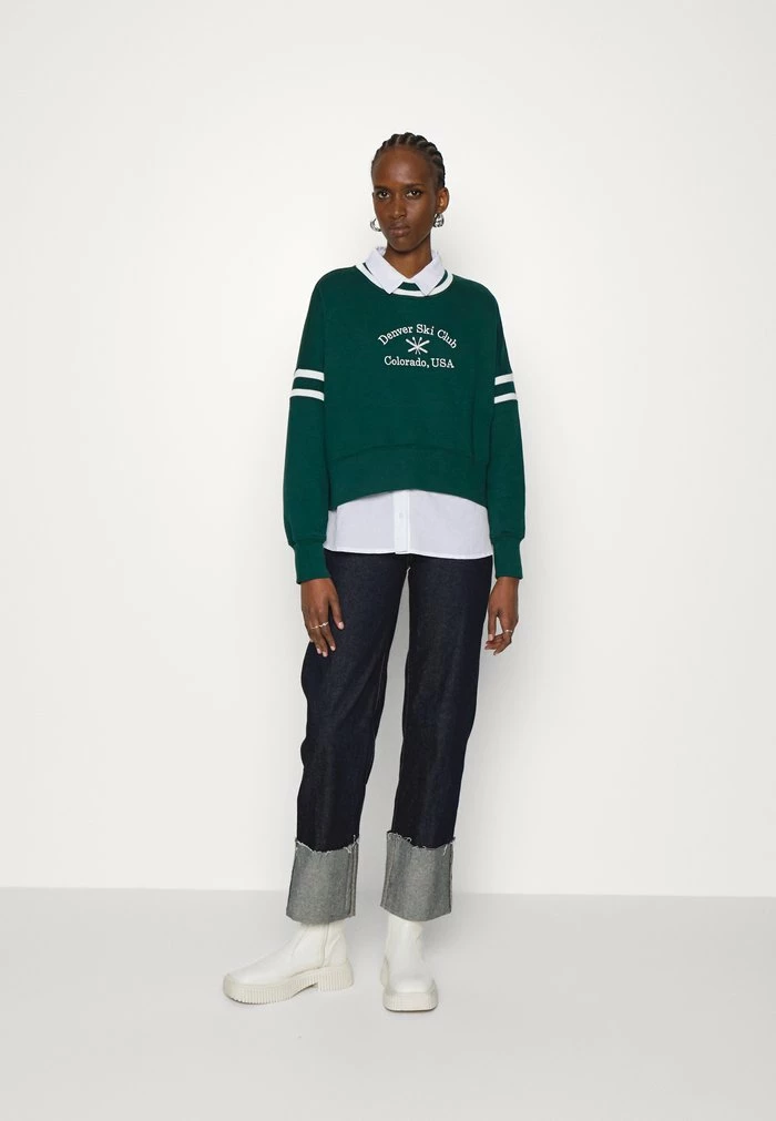 Abercrombie & Fitch SHARKBITE CREW WELLNESS - Sweatshirt - Ponderosa Pine 2 Abercrombie & Fitch SHARKBITE CREW WELLNESS - Sweatshirt - Ponderosa Pine - Image 2