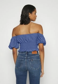 Abercrombie & Fitch CHASE SMOCKED PUFF - Blouse - Blue Marlin -Abercrombie & Fitch Shop ed7029c08772446f95b75f1166956514