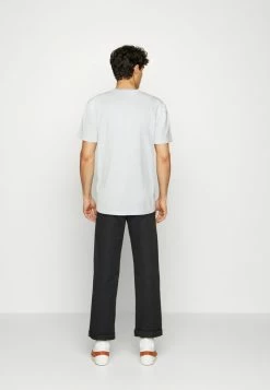 Abercrombie & Fitch TREND CROSSCHEST LOGO - Print T-shirt - White 7 Abercrombie & Fitch TREND CROSSCHEST LOGO - Print T-shirt - White -Abercrombie & Fitch Shop f33049ffa8ea442c9e852e49299c6e9f