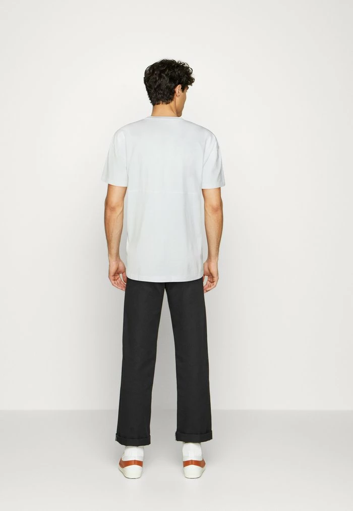 Abercrombie & Fitch TREND CROSSCHEST LOGO - Print T-shirt - White 3 Abercrombie & Fitch TREND CROSSCHEST LOGO - Print T-shirt - White - Image 3