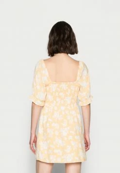 Abercrombie & Fitch SMOCKED WAIST PAMI SHORT DRESS - Day Dress - Yellow -Abercrombie & Fitch Shop f8bca5af6615471bb2667c6442f1a6e2