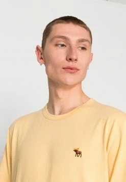 Abercrombie & Fitch Basic T-shirt - Yellow Dd -Abercrombie & Fitch Shop ffbca38ef62b474aa5b10c9873c9c9fe